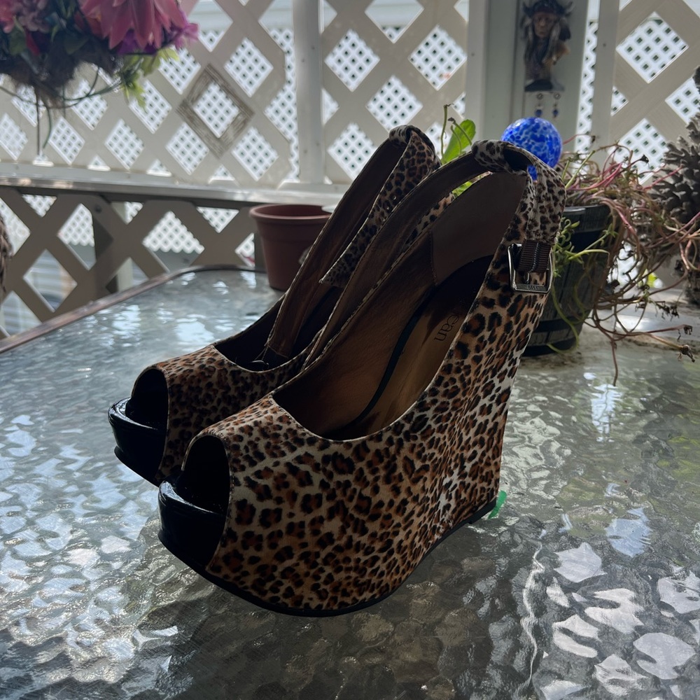 LEOPARD PRINT PLATFORM TYPE HEELS